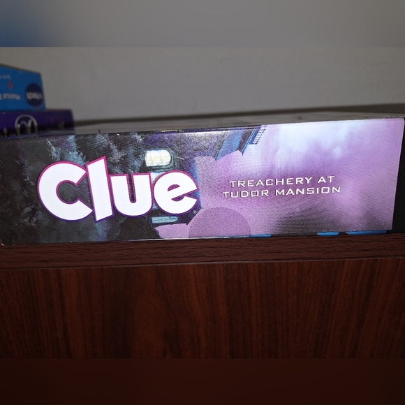A Hasbro Clue Treachery at Tudor Mansion. Pre-owned but in good shape. Complete - Picture 4 of 9